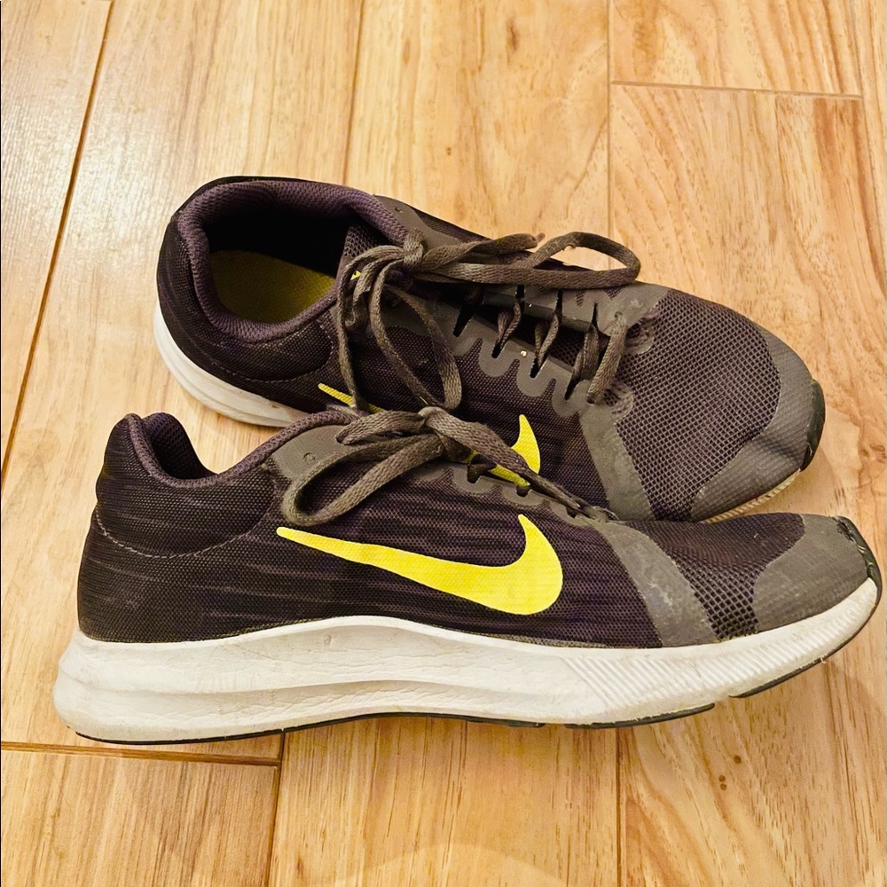 Nike size 6 boys. Good condition.